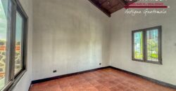 J146 – Casa recien construida en el area de Ciudad Vieja