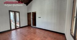 J146 – Casa recien construida en el area de Ciudad Vieja