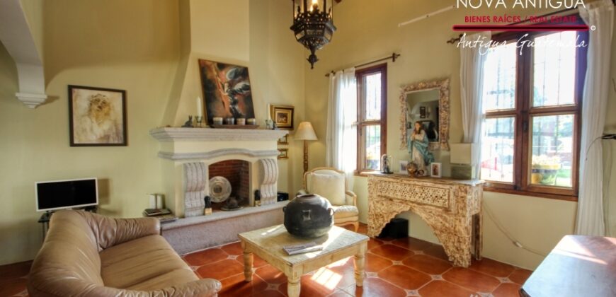 B150 – Casa en exclusivo condominio a la venta