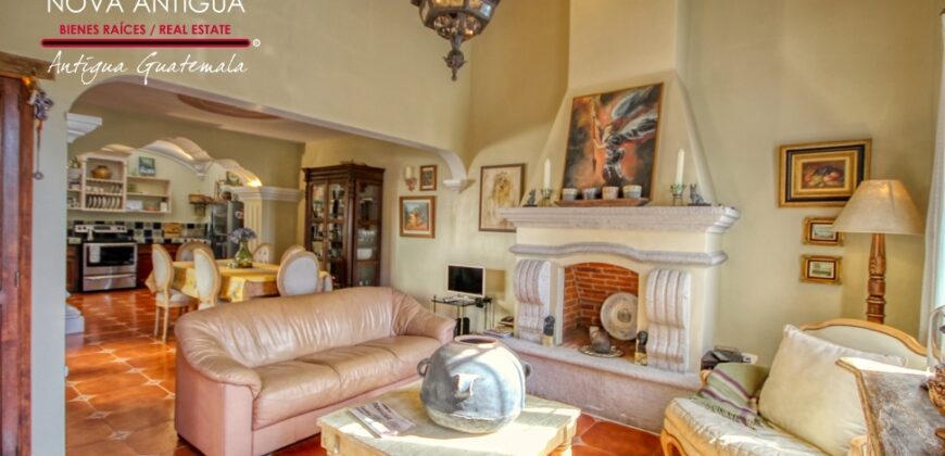 B150 – Casa en exclusivo condominio a la venta