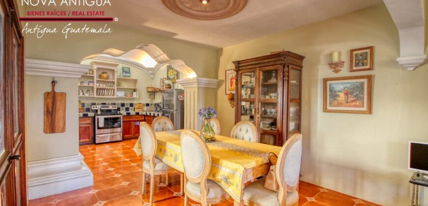 B150 – Casa en exclusivo condominio a la venta