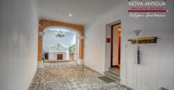 A4242 – Beautiful newly remodeled house in the center of Antigua G.