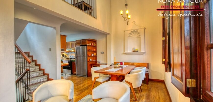 A4242 – Bonita casa recien remodelada en el Centro de Antigua G.