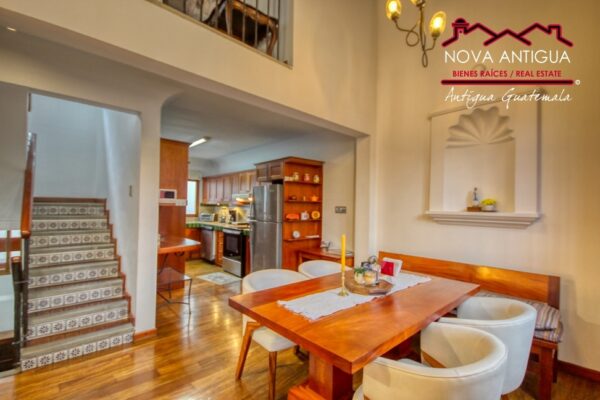 A4242 – Beautiful newly remodeled house in the center of Antigua G.