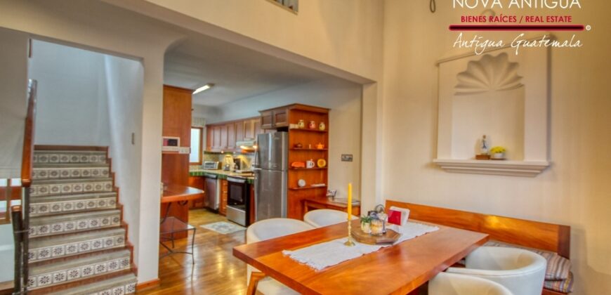 A4242 – Bonita casa recien remodelada en el Centro de Antigua G.