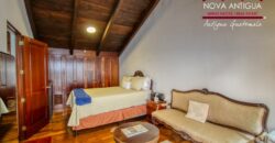 A4242 – Bonita casa recien remodelada en el Centro de Antigua G.