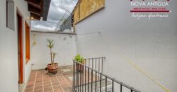 A4242 – Beautiful newly remodeled house in the center of Antigua G.