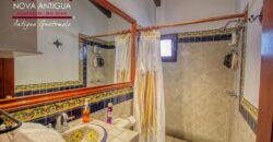 A4242 – Beautiful newly remodeled house in the center of Antigua G.