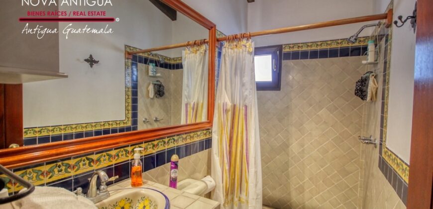 A4242 – Bonita casa recien remodelada en el Centro de Antigua G.
