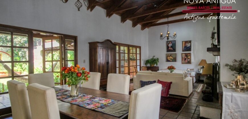 A4243 – Hermosa casa en renta dentro de residencial