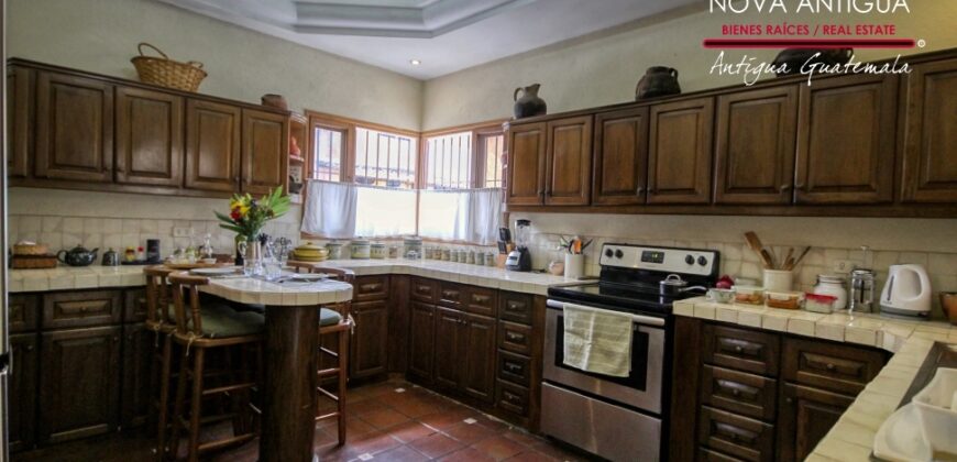 A4243 – Hermosa casa en renta dentro de residencial