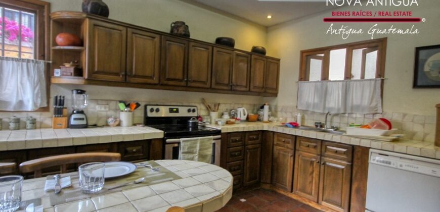 A4243 – Hermosa casa en renta dentro de residencial