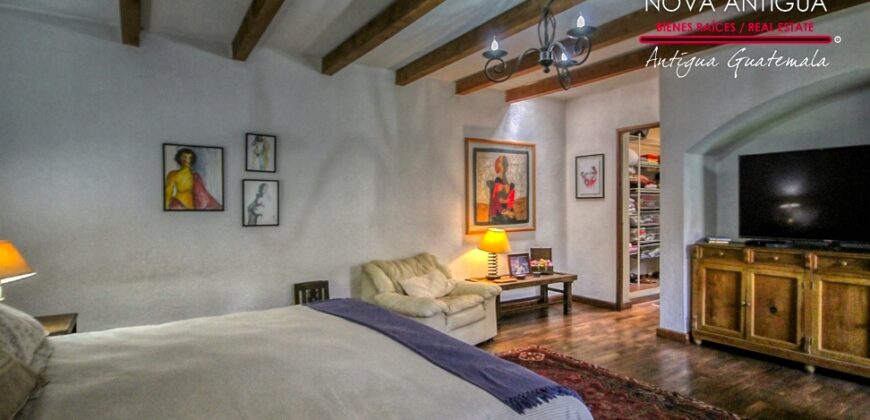 A4243 – Hermosa casa en renta dentro de residencial