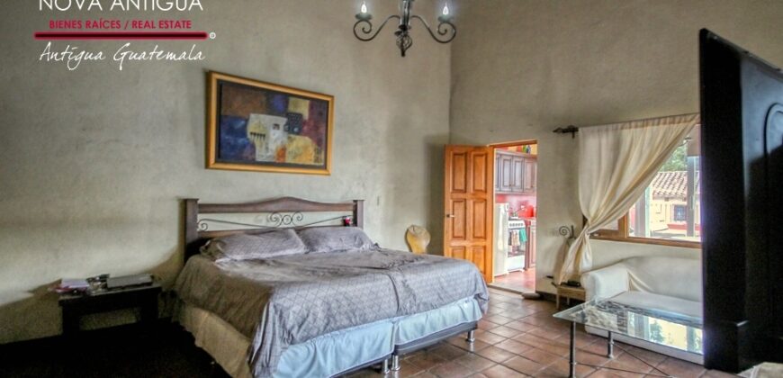 A4243 – Hermosa casa en renta dentro de residencial