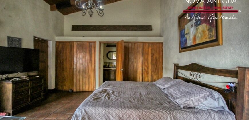 A4243 – Hermosa casa en renta dentro de residencial
