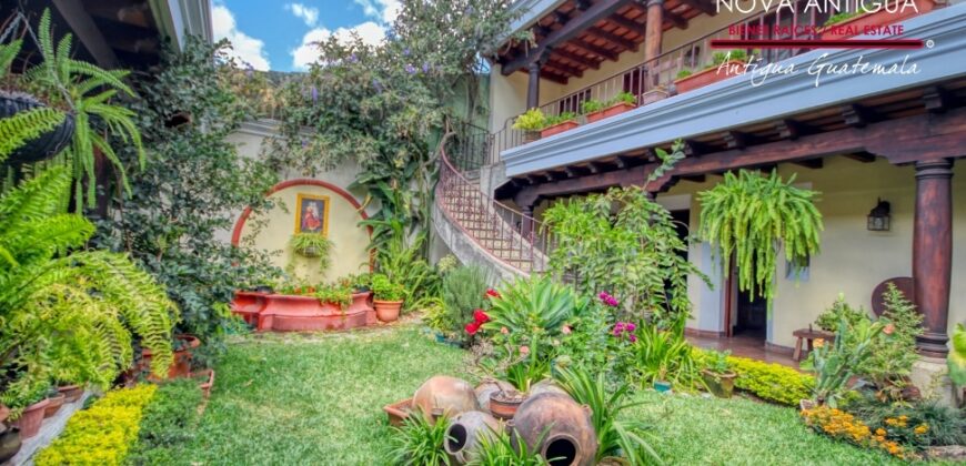 A4243 – Hermosa casa en renta dentro de residencial
