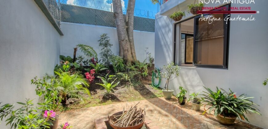 J147 -Charming Modern Colonial-Style Property