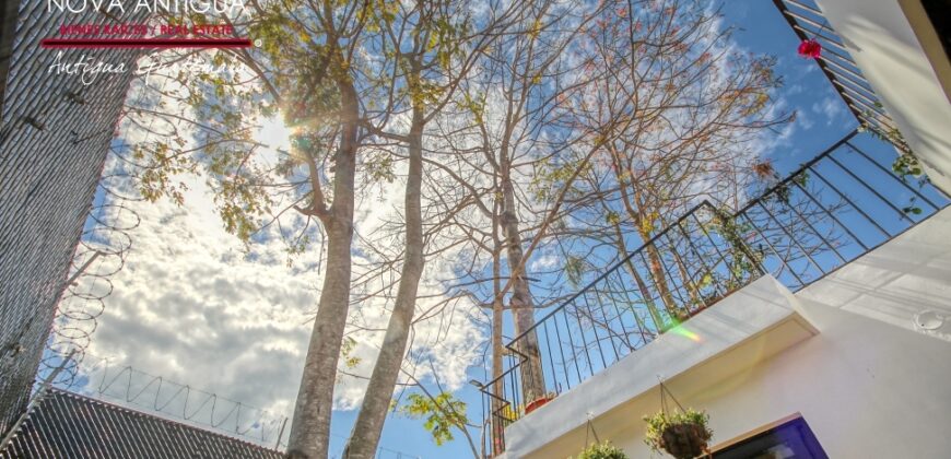 J147 -Charming Modern Colonial-Style Property