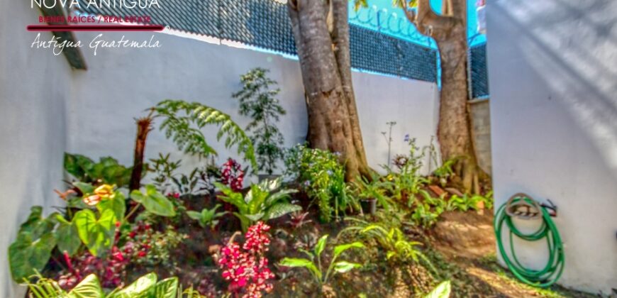 J147 -Charming Modern Colonial-Style Property