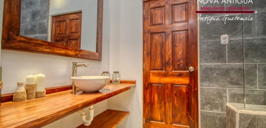 J147 -Charming Modern Colonial-Style Property