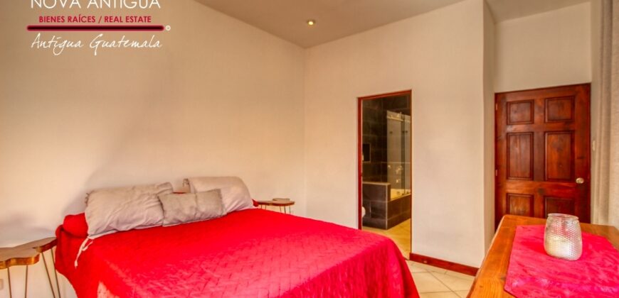 J147 -Charming Modern Colonial-Style Property