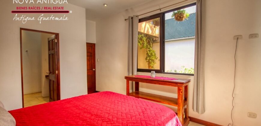 J147 – Encantadora propiedad de estilo colonial moderno