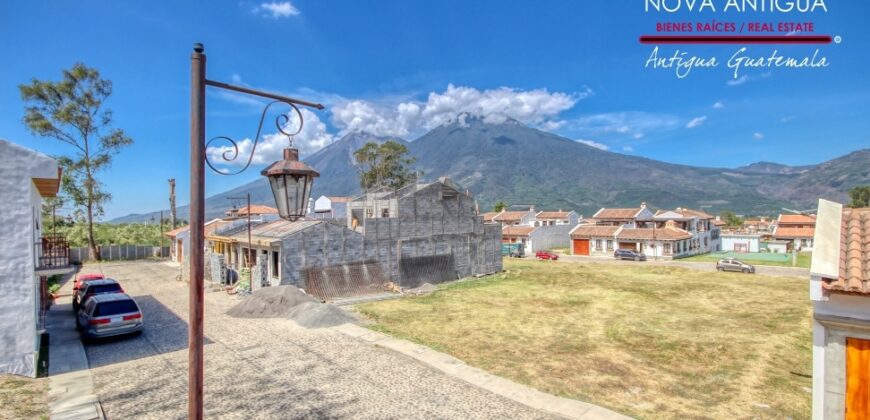 J147 – Encantadora propiedad de estilo colonial moderno