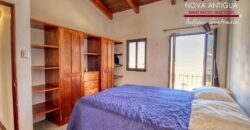 J147 – Encantadora propiedad de estilo colonial moderno