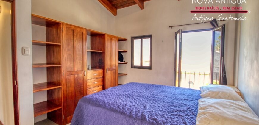 J147 – Encantadora propiedad de estilo colonial moderno