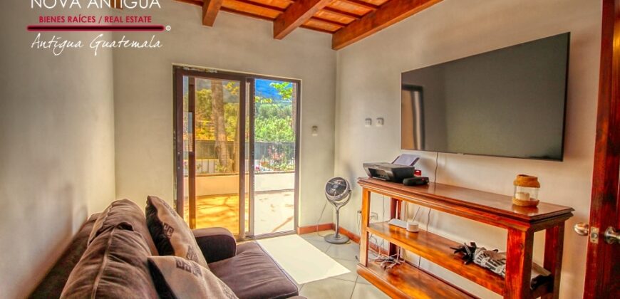 J147 -Charming Modern Colonial-Style Property