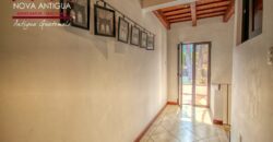 J147 – Encantadora propiedad de estilo colonial moderno