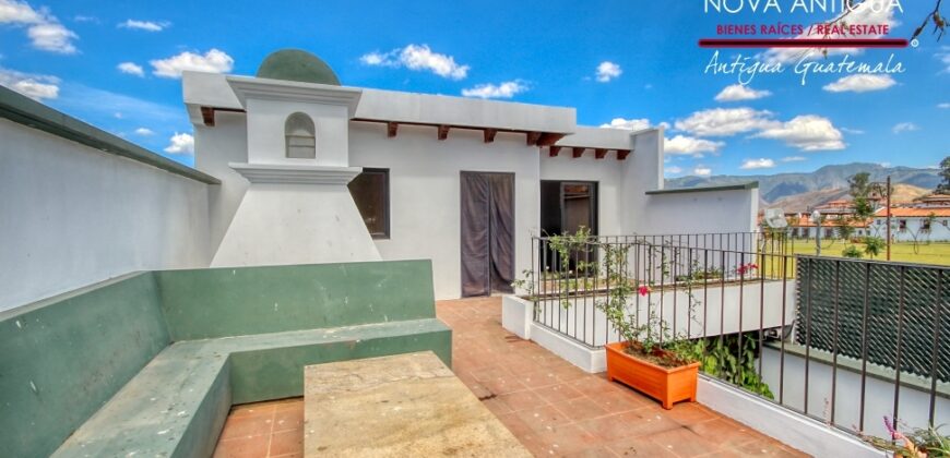 J147 -Charming Modern Colonial-Style Property