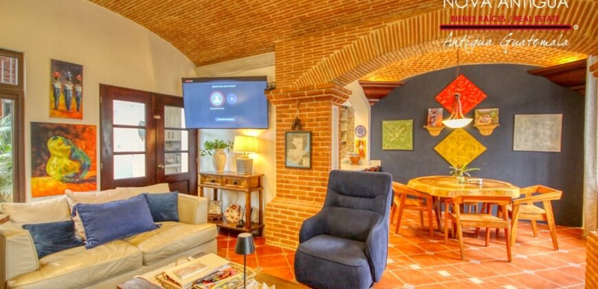 R34 – Casa en residencial carretera hacia Alotenango