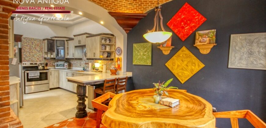 R34 – House in residential area on the road to Alotenango