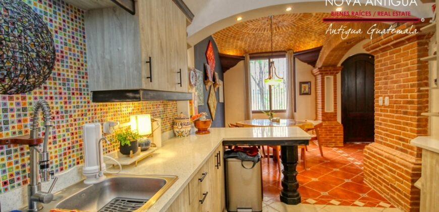 R34 – Casa en residencial carretera hacia Alotenango