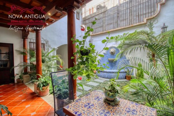 R34 – House in residential area on the road to Alotenango