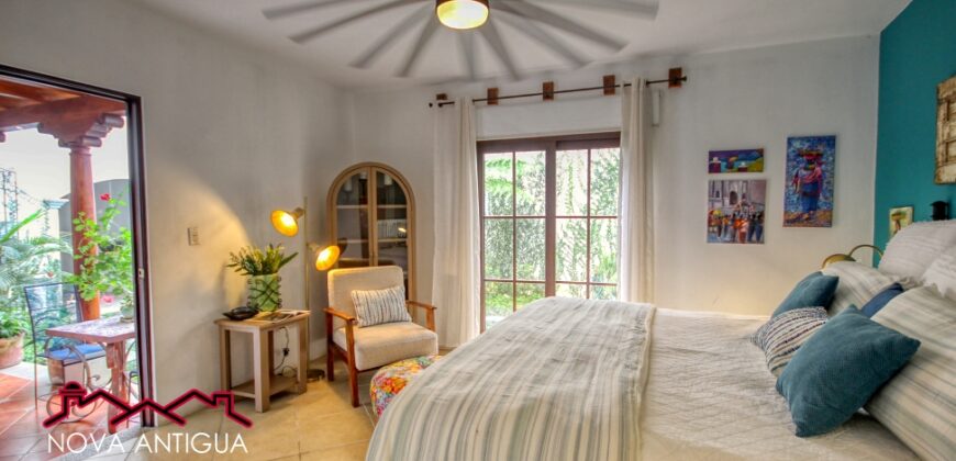 R34 – House in residential area on the road to Alotenango