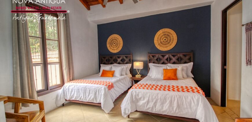 R34 – House in residential area on the road to Alotenango