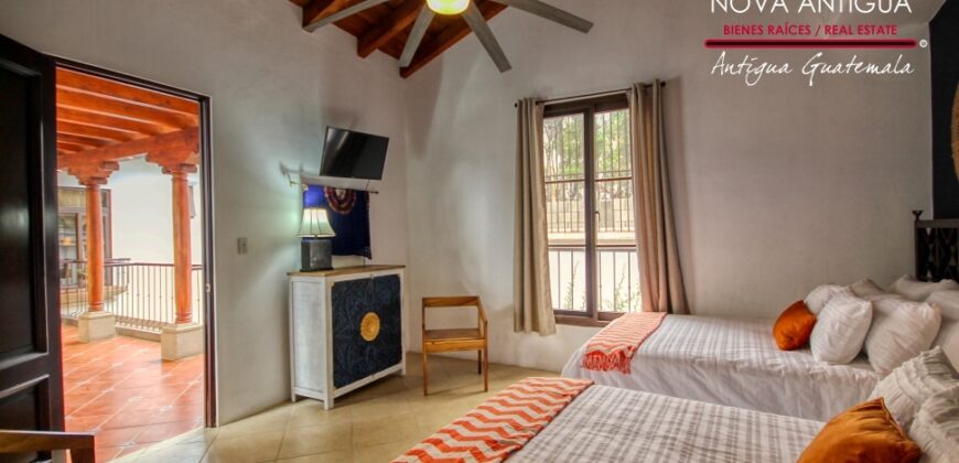 R34 – Casa en residencial carretera hacia Alotenango