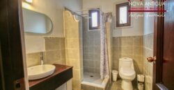 R34 – Casa en residencial carretera hacia Alotenango