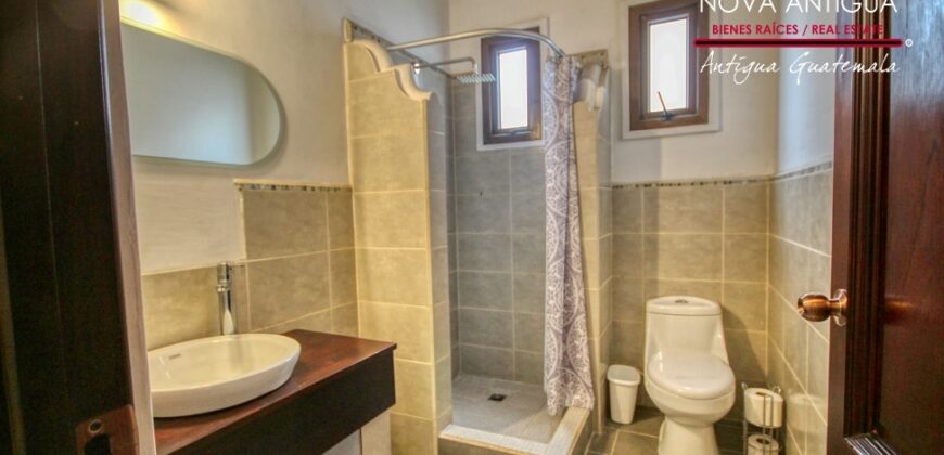 R34 – Casa en residencial carretera hacia Alotenango