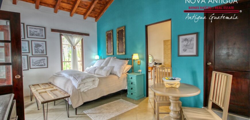 R34 – House in residential area on the road to Alotenango