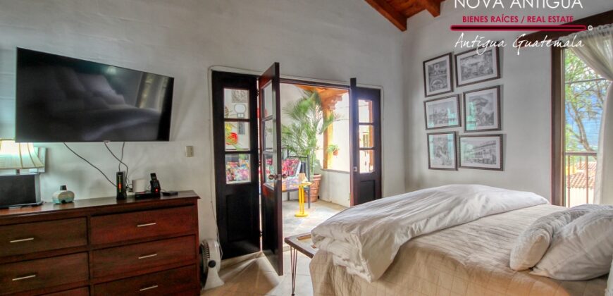 R34 – House in residential area on the road to Alotenango