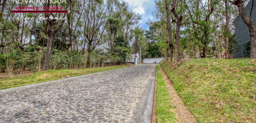 R34 – Casa en residencial carretera hacia Alotenango