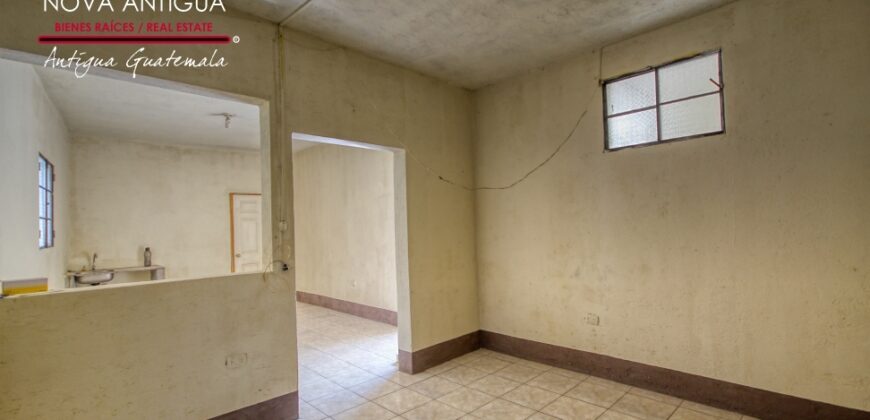 A4245 – Casa en renta a distancia caminable del centro de Antigua Guatemala