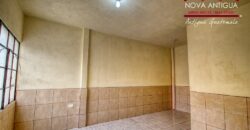 A4245 – Casa en renta a distancia caminable del centro de Antigua Guatemala