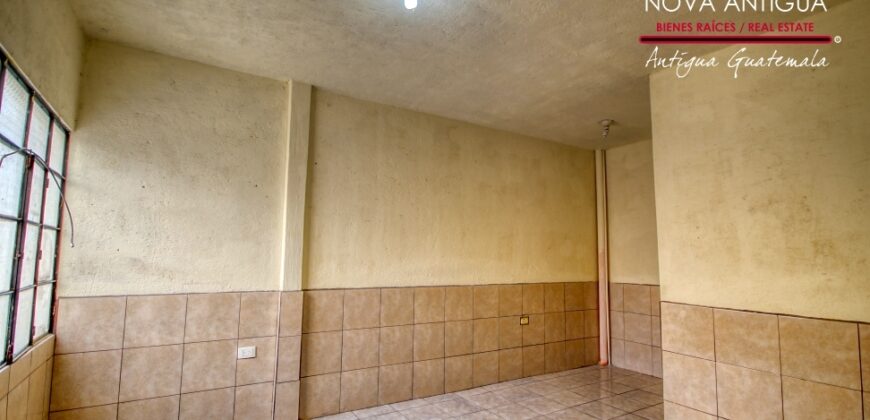 A4245 – Casa en renta a distancia caminable del centro de Antigua Guatemala