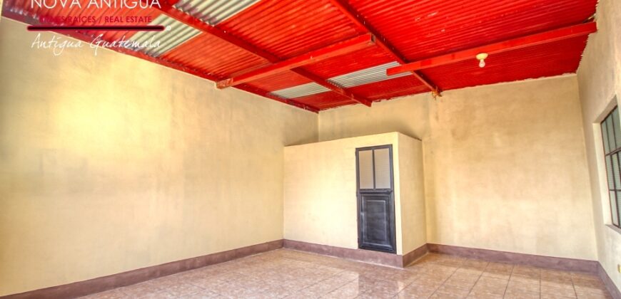 A4245 – Casa en renta a distancia caminable del centro de Antigua Guatemala