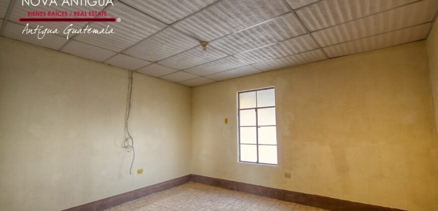 A4245 – Casa en renta a distancia caminable del centro de Antigua Guatemala