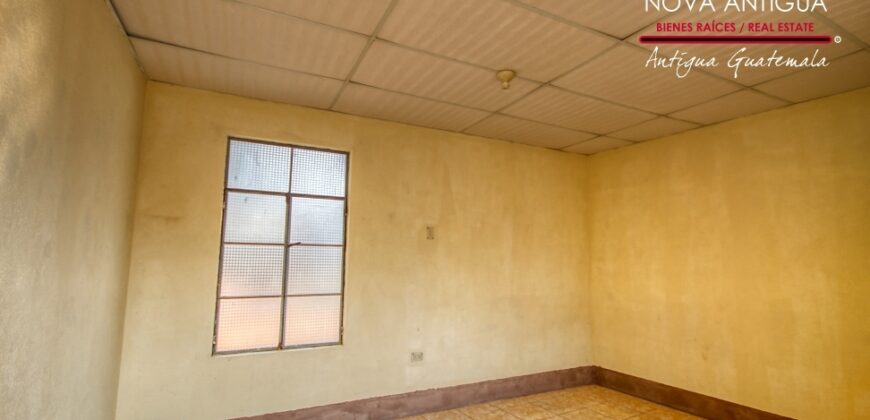 A4245 – Casa en renta a distancia caminable del centro de Antigua Guatemala